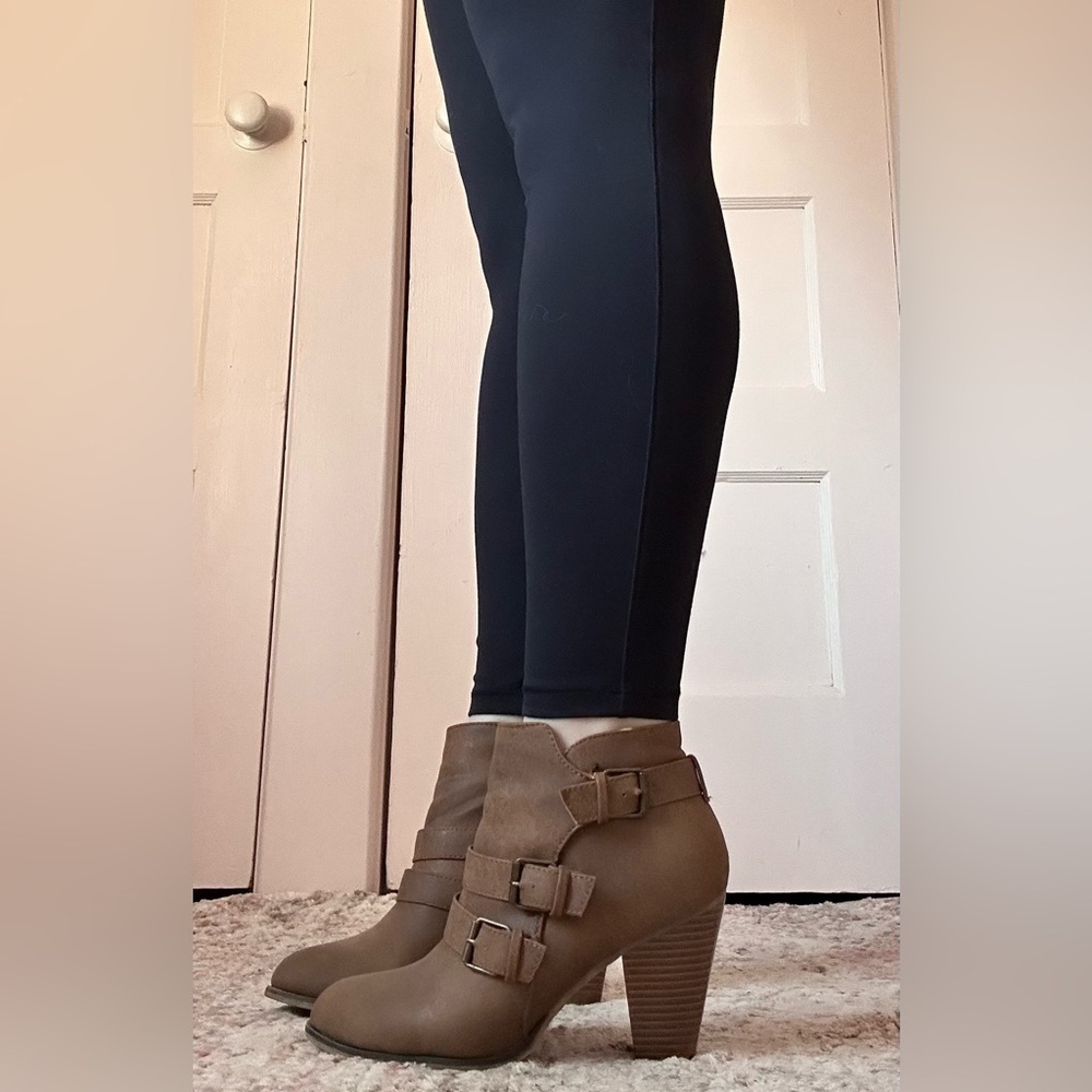 Cambridge Select Brown Buckle Ankle Booties | Size 8 | Chunky Heel 3.5 (in)